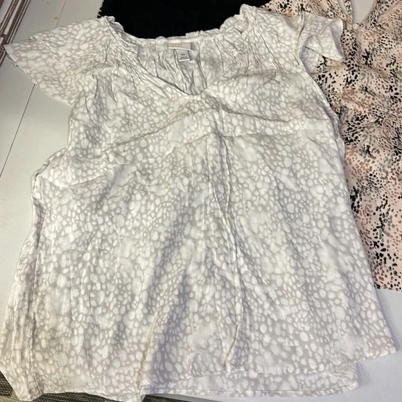 Assorted XS Tops (5) - Picture 9 of 11